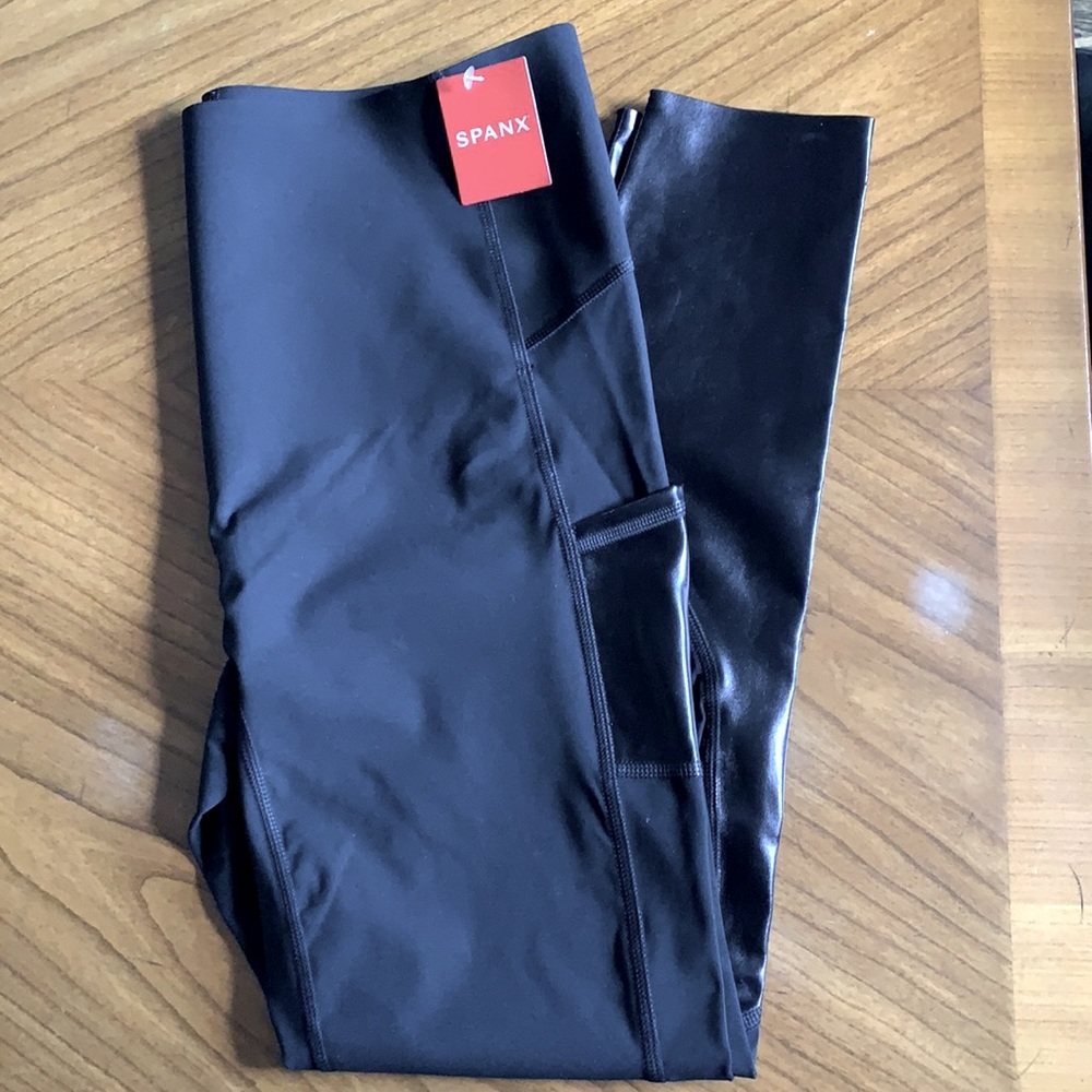 SPANX Every.Wear™ Active Gloss Pocket Leggings